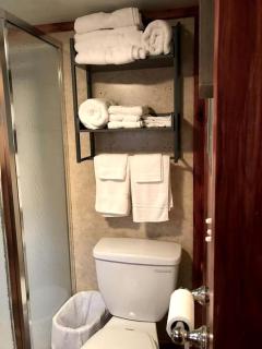 Cozy Cabin Rental on a Winery for a Romantic Weekend Getaway in Oklahoma - - 3