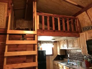 Cozy Cabin Rental on a Winery for a Romantic Weekend Getaway in Oklahoma - - 2