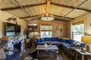 Unique Western-Themed Cabin Rental for Secluded Getaway in Warner Springs, California - Warner Springs - 9