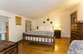 Light-Filled, Well-Appointed Mountain Cabin for a Vacation in Wells, Vermont - Wells - 3