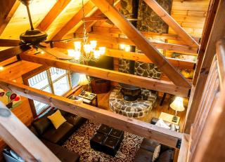 Charming Log Cabin Rental for a Group Getaway in Shenandoah, Virginia - Shenandoah - 5