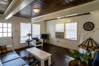 Incredible Nacogdoches Cabin Rentals Ideal for Large Group Getaways in Texas - Nacogdoches - 7