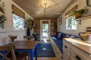 Vintage Tiny House with Spa-Inspired Bathroom in Warner Springs, California - Warner Springs - 7