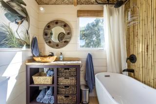 Vintage Tiny House with Spa-Inspired Bathroom in Warner Springs, California - Warner Springs - 4
