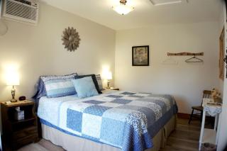 Serene Country Cozy Cabin Perfect For A Ski Getaway Near Hyde Park, Vermont - Hyde Park - 2