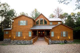 Deluxe Cabin Rental with a Game Room and Hot Tub near Hochatown, Oklahoma - Broken Bow - 0