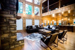 Deluxe Cabin Rental with a Game Room and Hot Tub near Hochatown, Oklahoma - Broken Bow - 1
