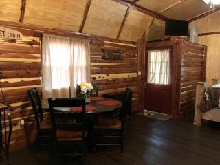 Cozy Cabin Rental on Vineyard in Allen, Oklahoma - - 7