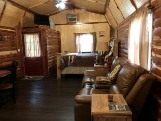 Cozy Cabin Rental on Vineyard in Allen, Oklahoma - 2