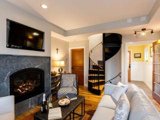 Exquisite Sunny Cabin Rental with a Hot Tub in Front Royal, Virginia - Front Royal - 7