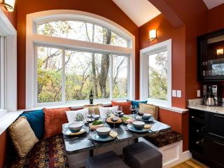 Exquisite Sunny Cabin Rental with a Hot Tub in Front Royal, Virginia - Front Royal - 4