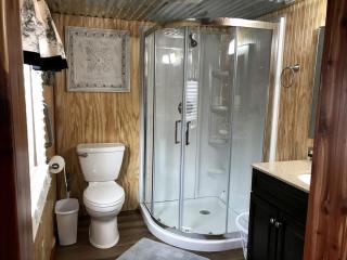 Comfortable Cabin Rental on a Winery for a Romantic Getaway in Oklahoma - - 1
