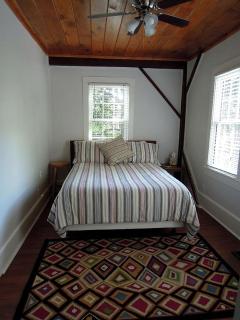 Unique Restored Barn Rental Perfect for Families near the Croatan National Forest, NC - New Bern - 5