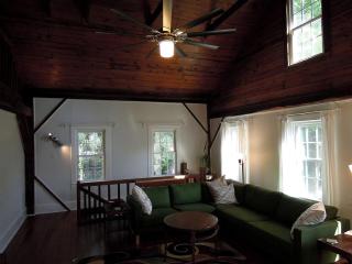 Unique Restored Barn Rental Perfect for Families near the Croatan National Forest, NC - New Bern - 4