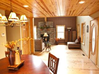 Mountain Cabin Getaway with a Fire Pit near Lake Ouachita, Arkansas - - 7