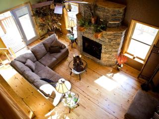 Mountain Cabin Getaway with a Fire Pit near Lake Ouachita, Arkansas - - 6