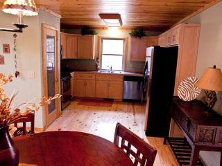 Mountain Cabin Getaway with a Fire Pit near Lake Ouachita, Arkansas - - 4