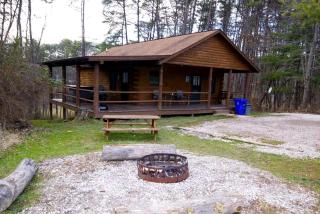 Secluded Log Cabin with a Hot Tub near Bridle Trails in Logan, Ohio - Logan - 0