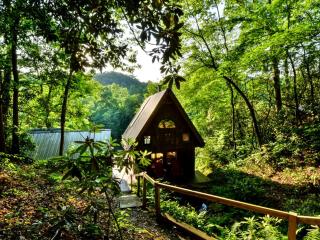 Romantic Riverfront Cabin with Pool Access in Blue Ridge, Georgia - Blue Ridge - 9