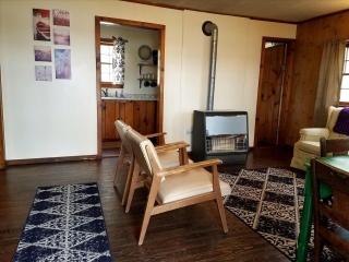 Delightful Waterfront Cabin with Views of Pine Lake near Wellston, Michigan - Wellston - 4