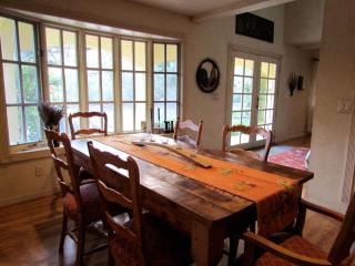 Romantic Getaway Cabin with a Pool and a Hot Tub in the Heart of Sonoma, California - Glen Ellen - 1