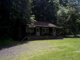 Cozy Rustic Cabin Rental on Shore of Harveys Lake in Luzerne County, Pennsylvania - Harveys Lake - 4
