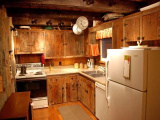 Rustic Log Cabin with Spectacular Mountain Vistas in Piedmont Region, Virginia - Independence - 7
