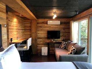 Charming Eco-Friendly Container for Glamping Getaway in the Blue Ridge Mountains, Georgia - 6