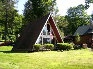 Tranquil Lakeside A-Frame Cabin Rental in Harveys Lake, Pennsylvania - Harveys Lake - 4