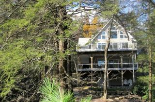 Rustic Getaway Surrounded by Enchanting Forest near Philadelphia, Pennsylvania - Jim Thorpe - 9