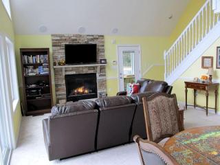 Rustic Getaway Surrounded by Enchanting Forest near Philadelphia, Pennsylvania - Jim Thorpe - 7