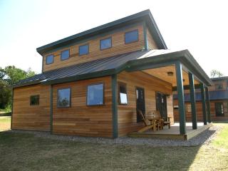 Spacious Cabin Rental for a Farm Getaway in Windsor County, Vermont - Hartland - 4