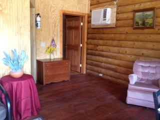 Romantic Log Cabin Rental with Forest Views near Missoula, Montana - Superior - 8