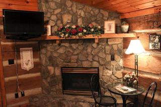 Romantic Cabin with a Jacuzzi in Maggie Valley, North Carolina - Maggie Valley - 7