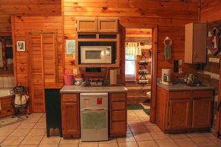 Romantic Cabin with a Jacuzzi in Maggie Valley, North Carolina - Maggie Valley - 3