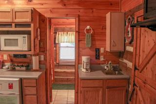 Romantic Cabin with a Jacuzzi in Maggie Valley, North Carolina - Maggie Valley - 2