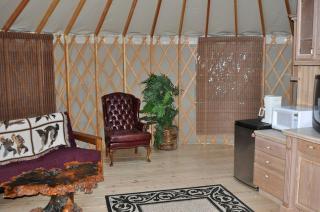 Secluded Lakefront Yurt with Private Beach near Portland, Oregon - - 8