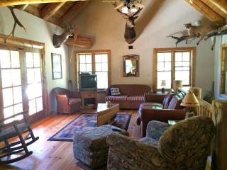 Stunning Log Cabin Rental with Breathtaking Views in Tygh Valley, Oregon - 5