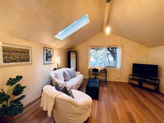 Dream Glamping Vacation for a Couple: Charming Cottage in the Woods with Mountain Views in Big Sur, California - Notleys Landing - 5