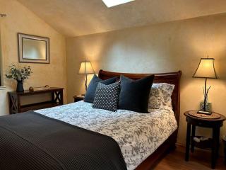 Dream Glamping Vacation for a Couple: Charming Cottage in the Woods with Mountain Views in Big Sur, California - Notleys Landing - 3