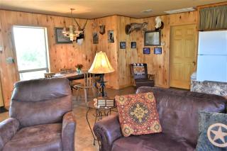 Cozy Cabin Rental for a Weekend Getaway near Historic Fredericksburg in Texas - Mason - 6