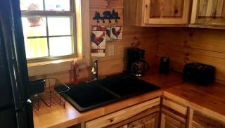 Authentic Stunning Cabin Rental with Private Jacuzzi near Huntington, West Virginia - Genoa - 4