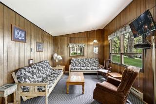 Charming Pet Friendly Cabin for 8 in Fergus Falls, Minnesota - Fergus Falls - 7