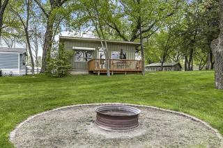 Charming Pet Friendly Cabin for 8 in Fergus Falls, Minnesota - Fergus Falls - 4