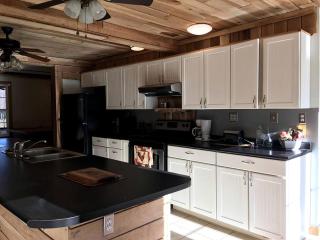 Stunning Getaway Cabin with Expansive Decks near Huntington, West Virginia - Genoa - 6