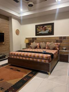 Serene 1BHK Mehmaan Khana with Deck Oasis and Wi-Fi - Islamabad - 4