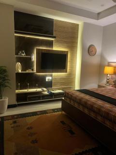 Serene 1BHK Mehmaan Khana with Deck Oasis and Wi-Fi - Islamabad - 2