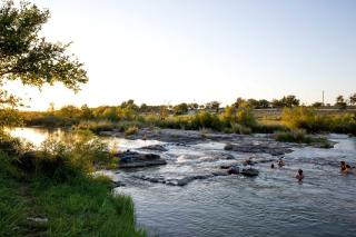 Pet Friendly Texas Hill Country Glamping Cabin on the Llano River - - 7