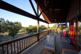 Pet Friendly Texas Hill Country Glamping Cabin on the Llano River - - 6