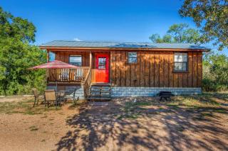 Pet Friendly Texas Hill Country Glamping Cabin on the Llano River - - 2